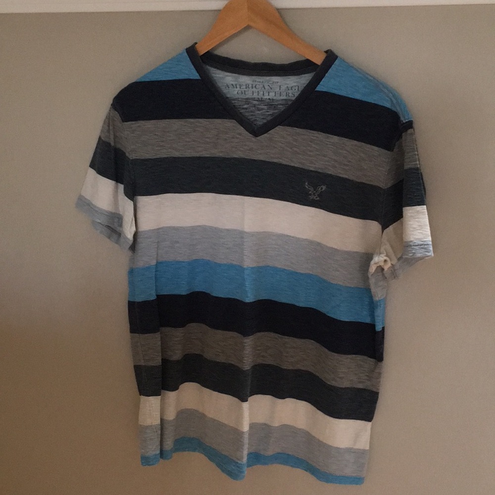 American Eagle striped V neck T